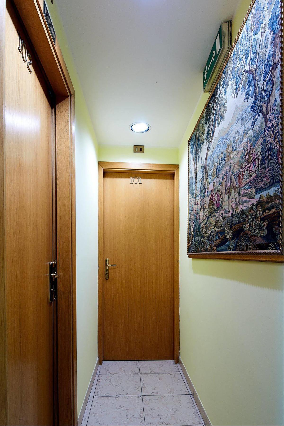 Nazional Rooms โรม ภายนอก รูปภาพ